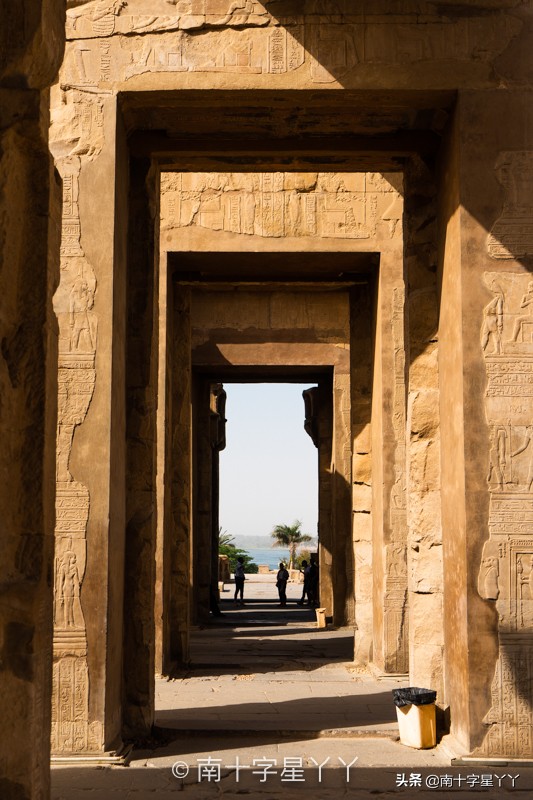 一半沙漠一半海洋图片,一半沙漠一半湖水