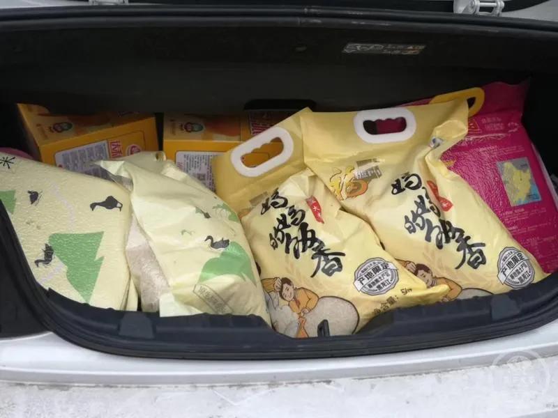 那个风雪中逆行山区送抗疫物资的女孩，又为*藏西**64个孩子许了个愿