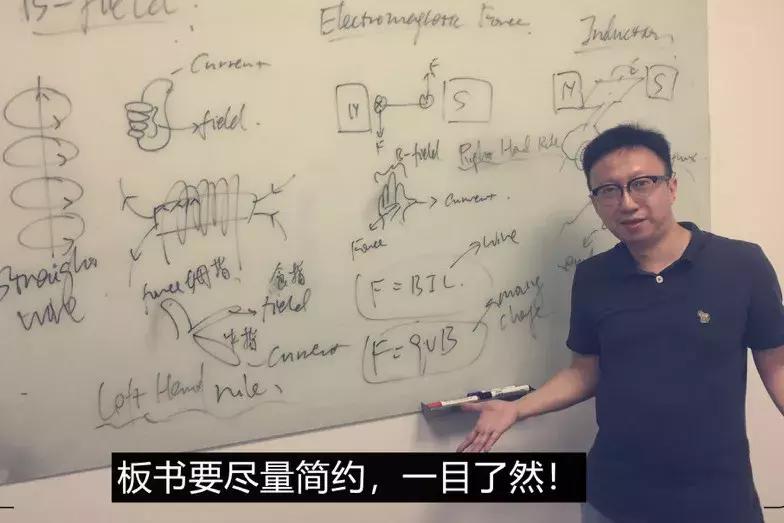 学习打球比赛两不误,学习踢球基本功