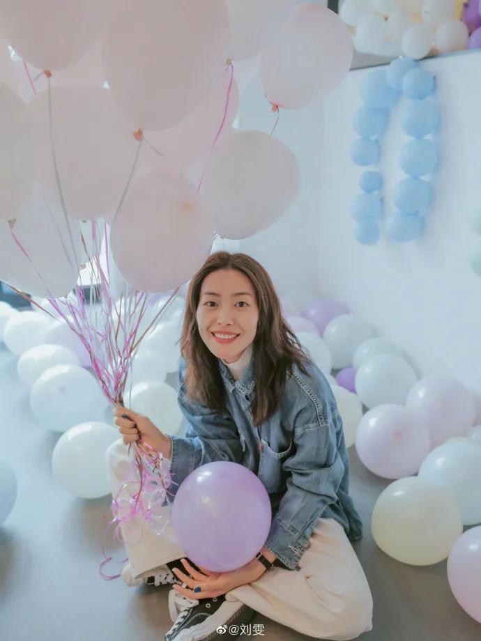 疯了，她的平胸才是顶级性感