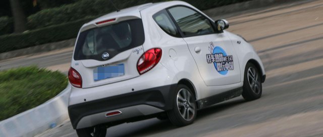 怠速情况下可以给车子电瓶充电吗,汽车行驶过程中怎么给电瓶充电