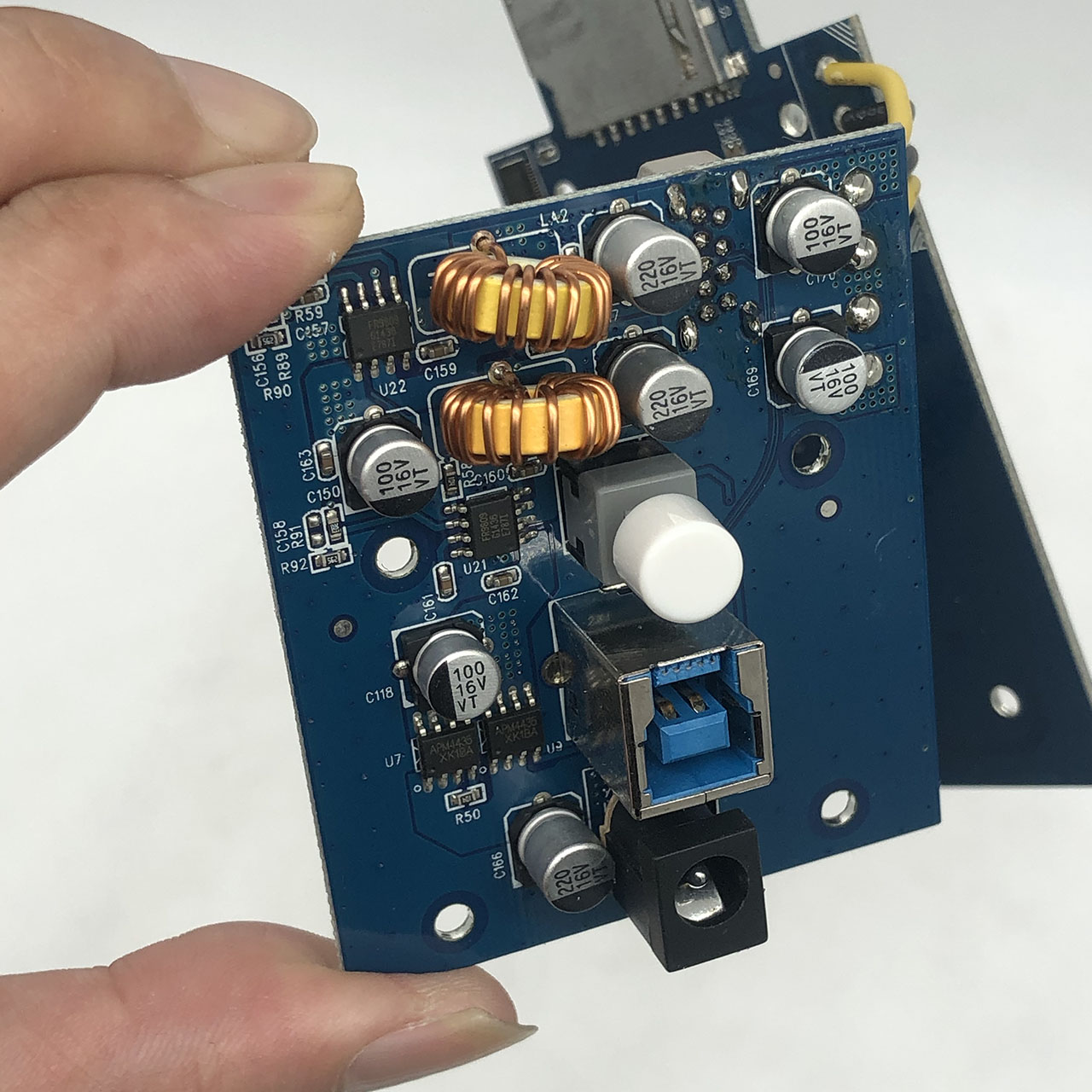 拆解iHarbort6端口USB3.0集线器多功能充电器站