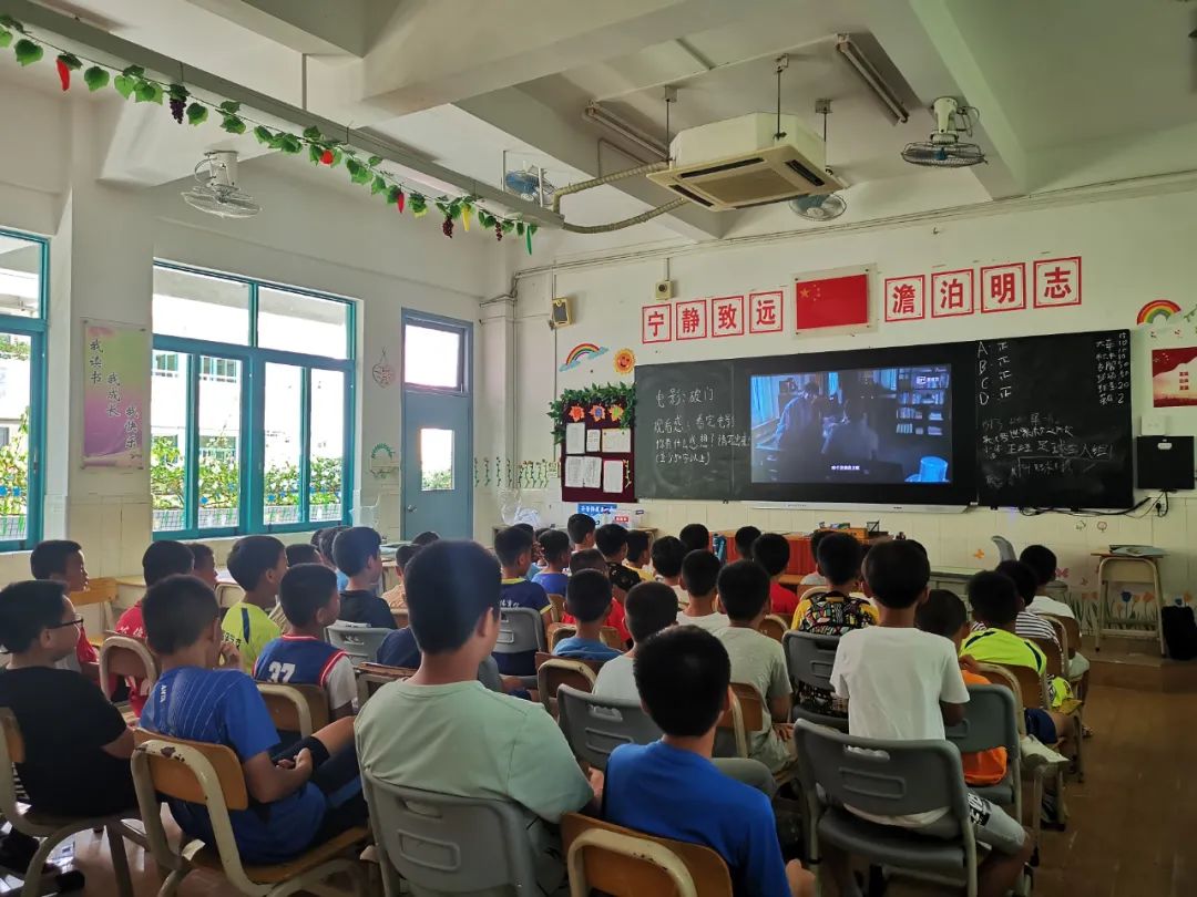 一堂有活力的足球训练课,感受一下足球带给我们的魅力