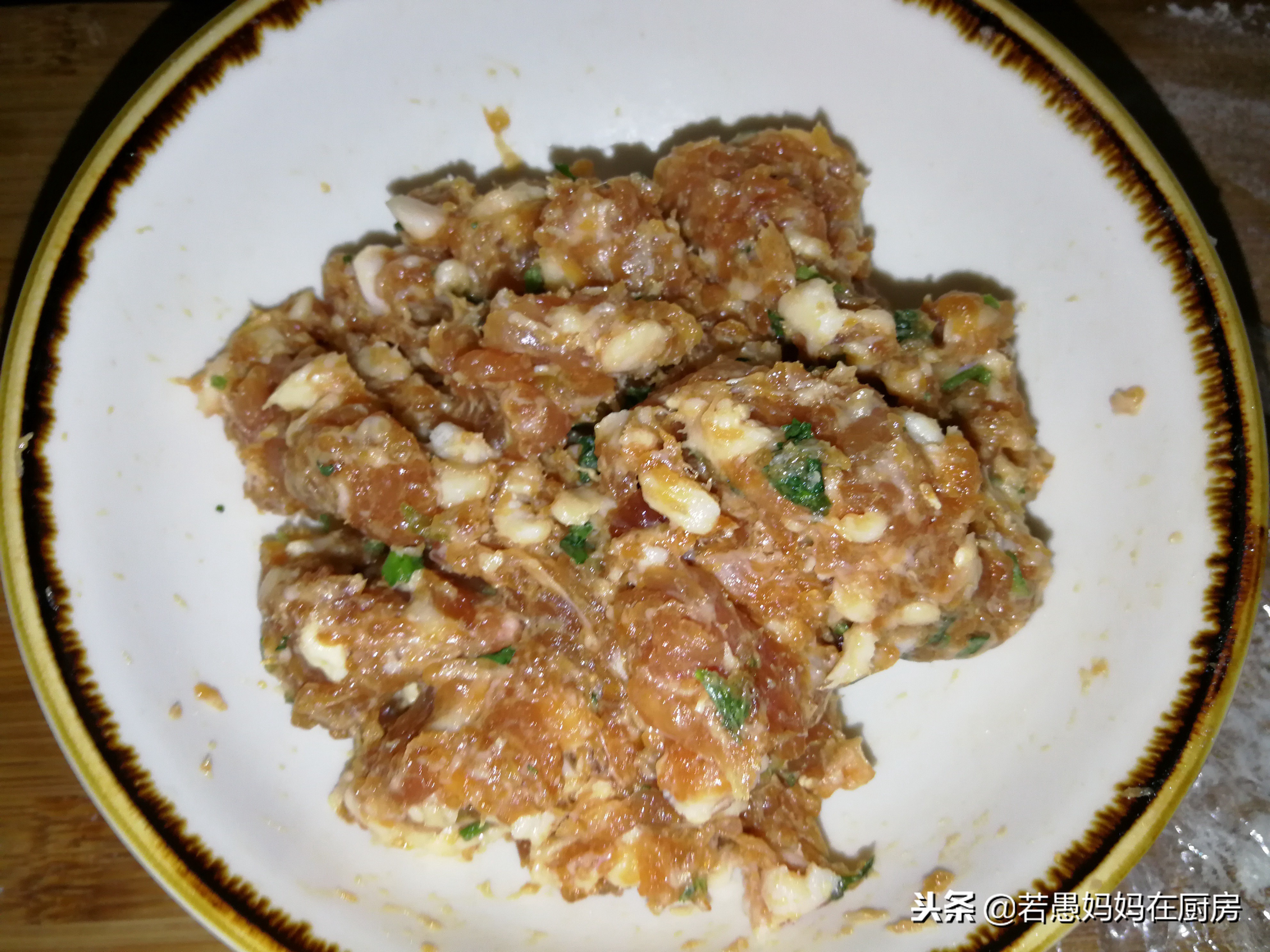 包包子的褶怎么做,包包子不粘手怎么做