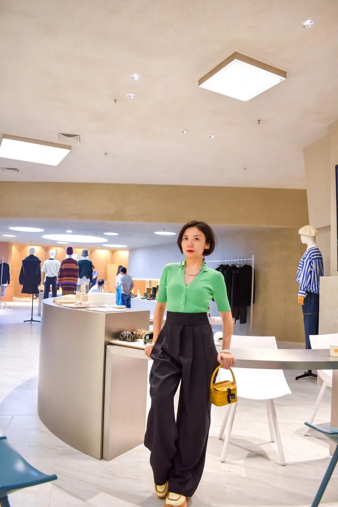 乌鲁木齐买手店有多酷？潮流搭配师坐镇，内藏咖啡吧，一秒出片