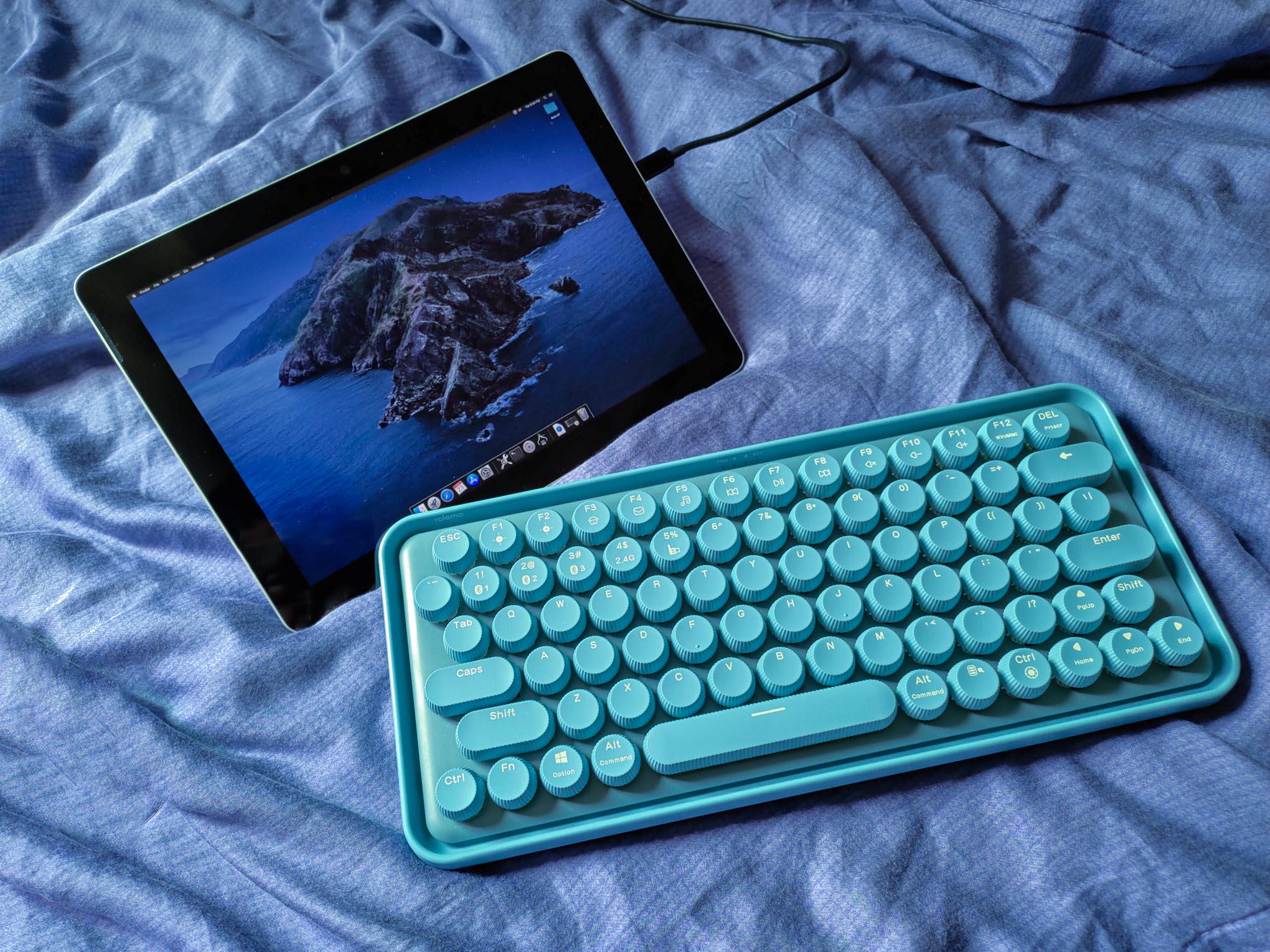 狂敲机械键盘,狂砸键盘解压视频