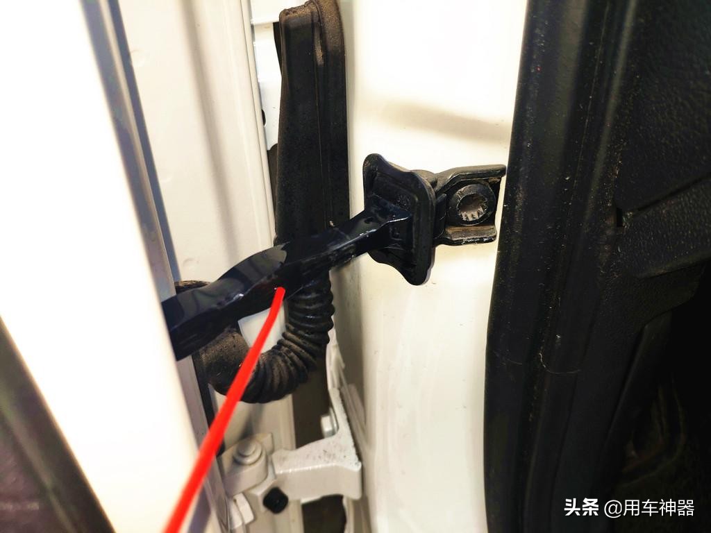 车门不经常开有异响,车门难拉开维修要多少钱