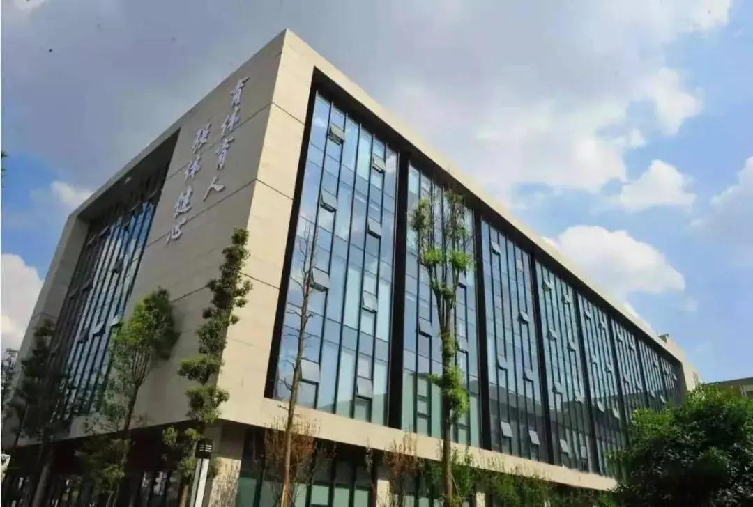 华阳中学是省一吗,华阳中学香山校区