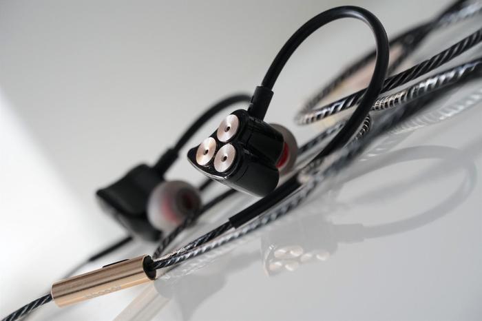 是菜鸡还是战斗机?揭秘在中国爆卖的百元级耳塞们的真面目!