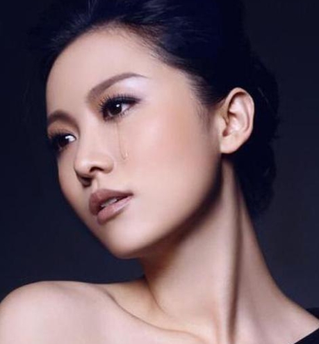 姚贝娜乳腺癌肿块,姚贝娜乳房重建