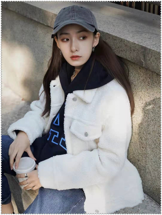 衣服在精不在多，内搭就选这4种经典款，百搭还不过时