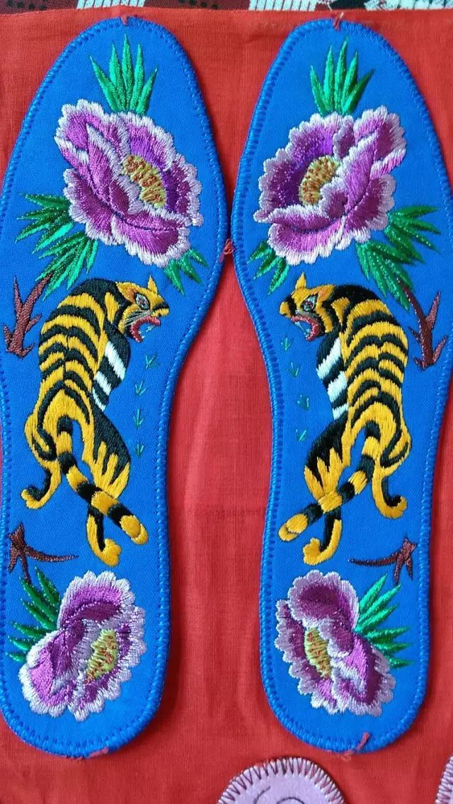 十字绣鞋垫花样图解大图,最受欢迎的小格子鞋垫图案