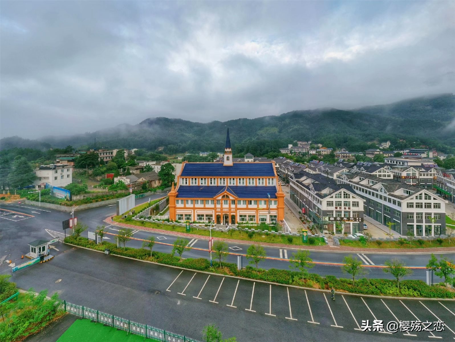 天柱山里的风景就是这么美,一个充满俄罗斯风情的梦幻城堡