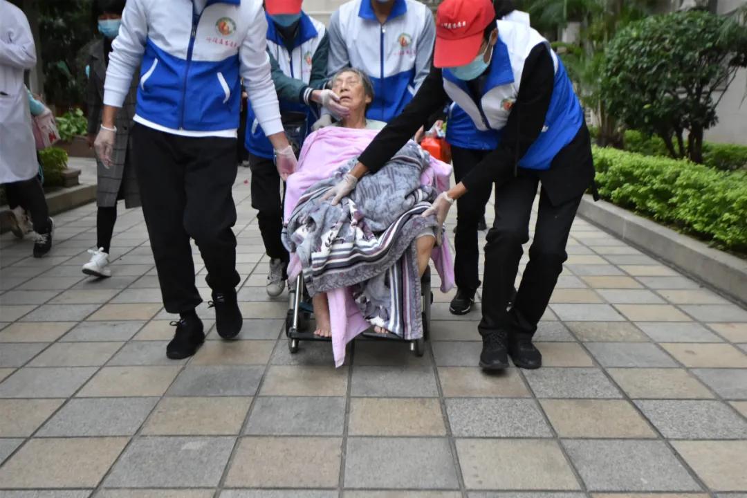 睡眠时有气道阻塞性鼾声或惊叫声,大量粘痰阻塞气道的紧急情况处理