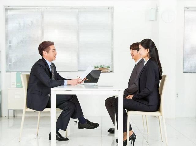 女面试官：嫁家女，孕乃子，生男曰甥，请对下联？研究生经典回复