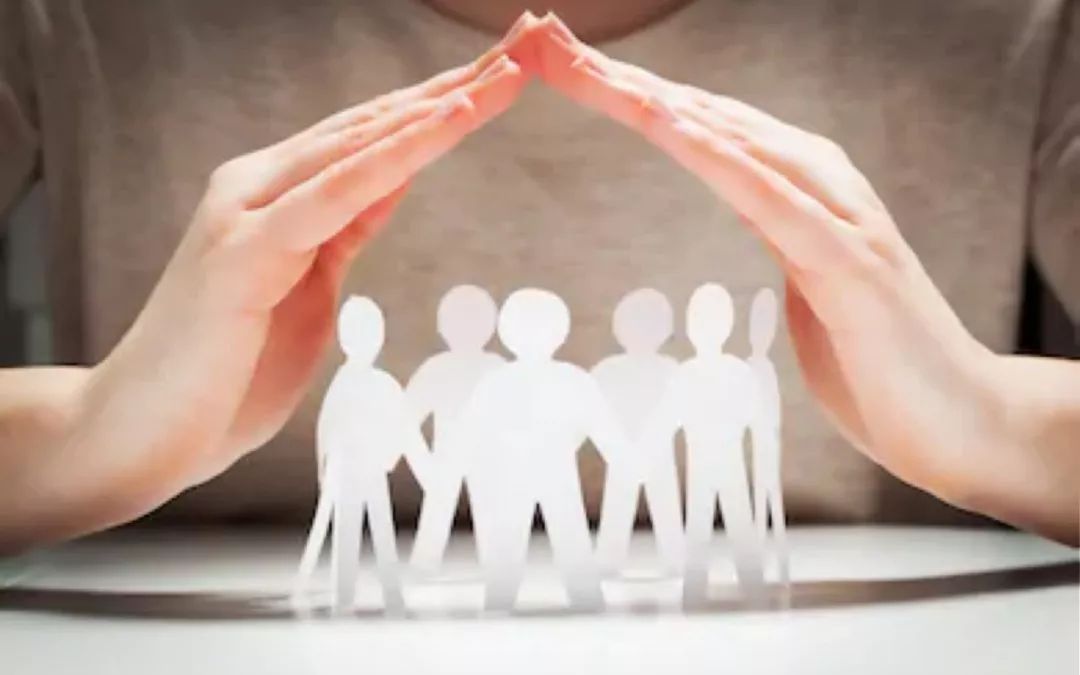 我是一名来访者，我该如何报名参加公益免费的心理咨询？