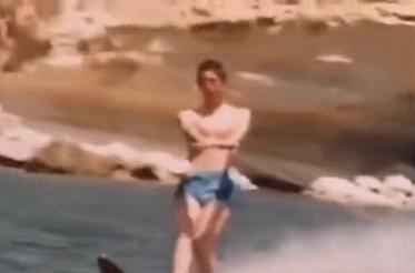 英女王下令封杀50年！王室私生活*片禁**遭泄露，百万人在线吃瓜