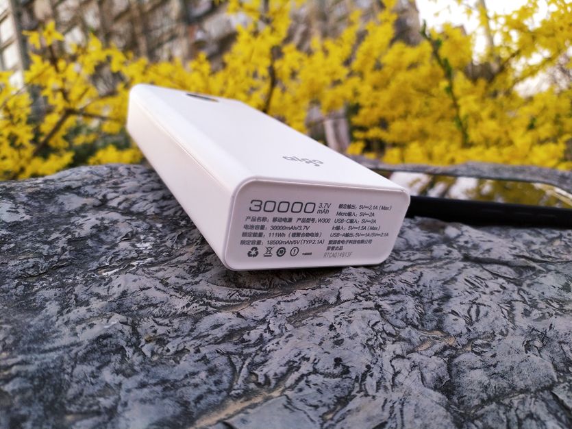 爱国者移动电源10000毫安好吗,爱国者移动电源充放电