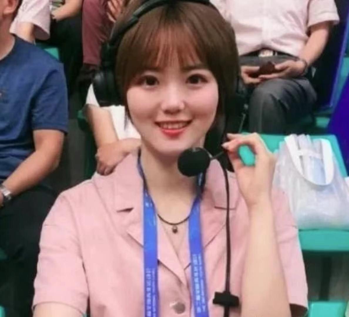 央视女主持人惊艳气场,央视5女解说员