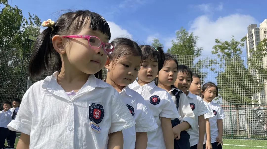 秋季校园足球联赛,秋季草坪氛围感照片