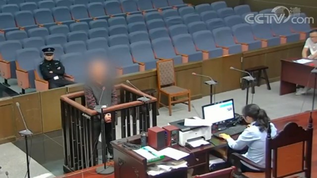 18岁女孩从高空坠落,17岁少女从17楼跳下毫发无伤