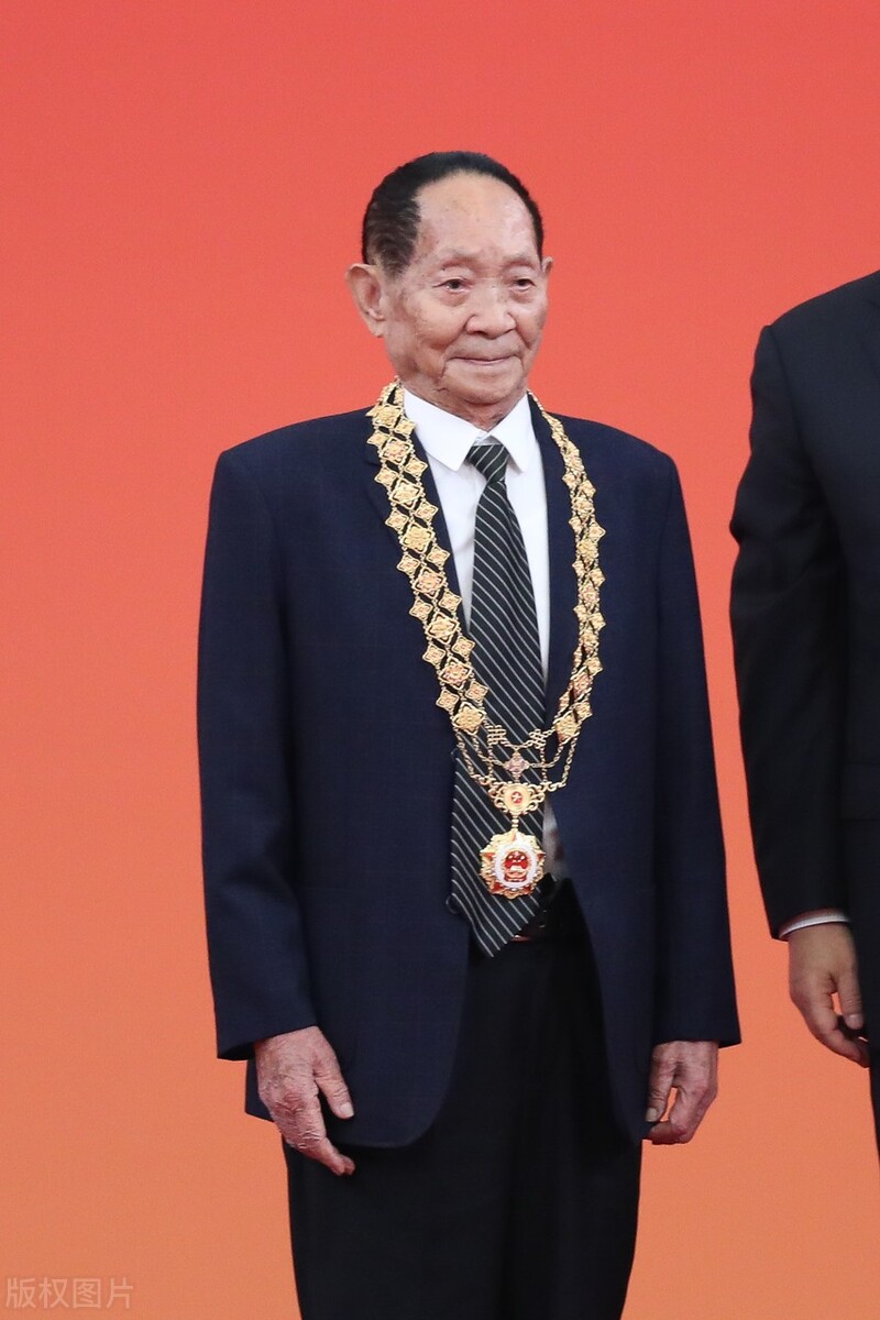 饱食者当忆袁老：禾下乘凉梦，仓满无饥恐