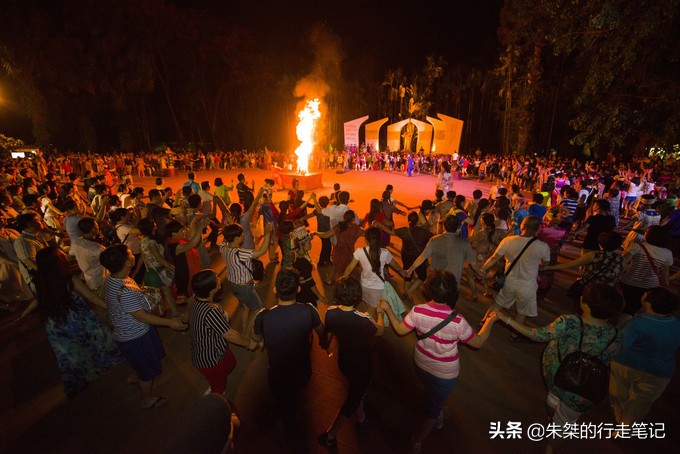 西双版纳泼水节攻略,西双版纳傣族泼水节和广西泼水节