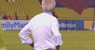 里爷爷,老爷爷看国足