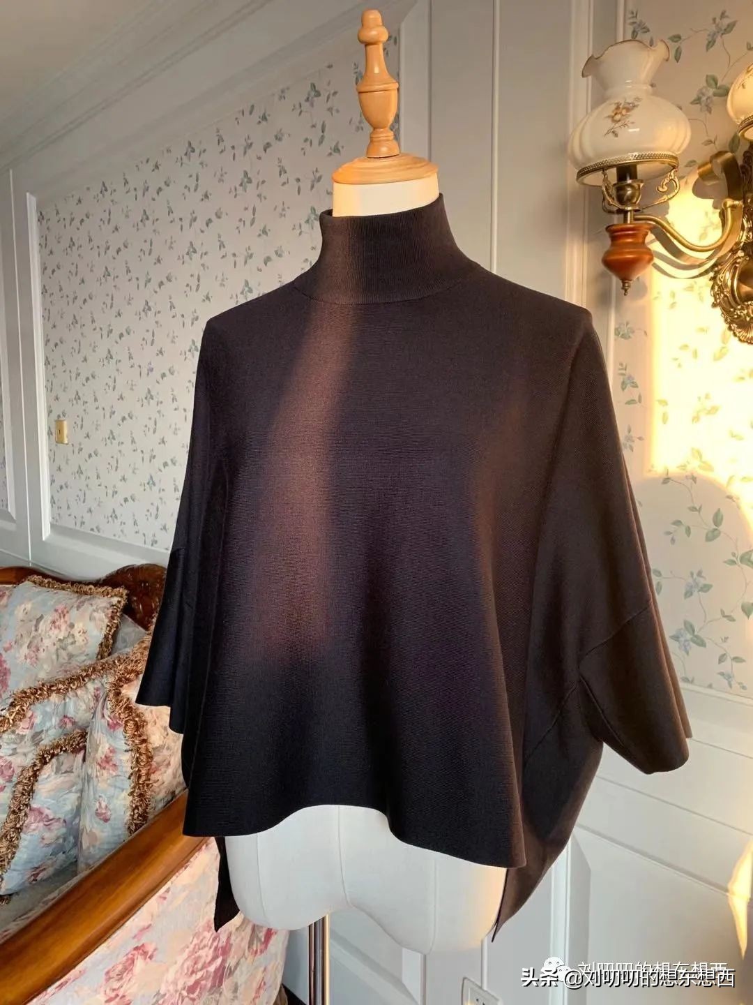 女人背厚夏天适合穿什么样的衣服,宽肩厚背的人穿什么好看