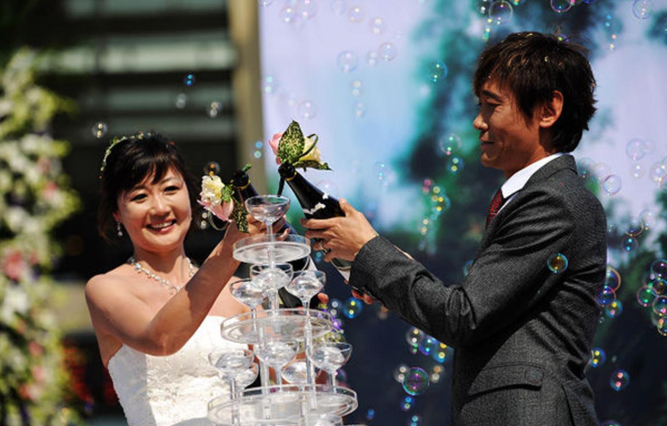 让那英苦恋10年，两个女人为他未婚生子，如今的高峰怎么样了？