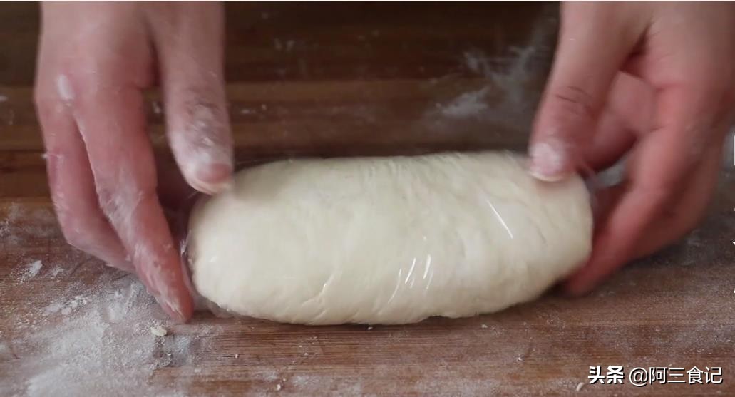 油条别再买着吃了，教你传统老配方，出锅蓬松酥脆，全家人超爱吃