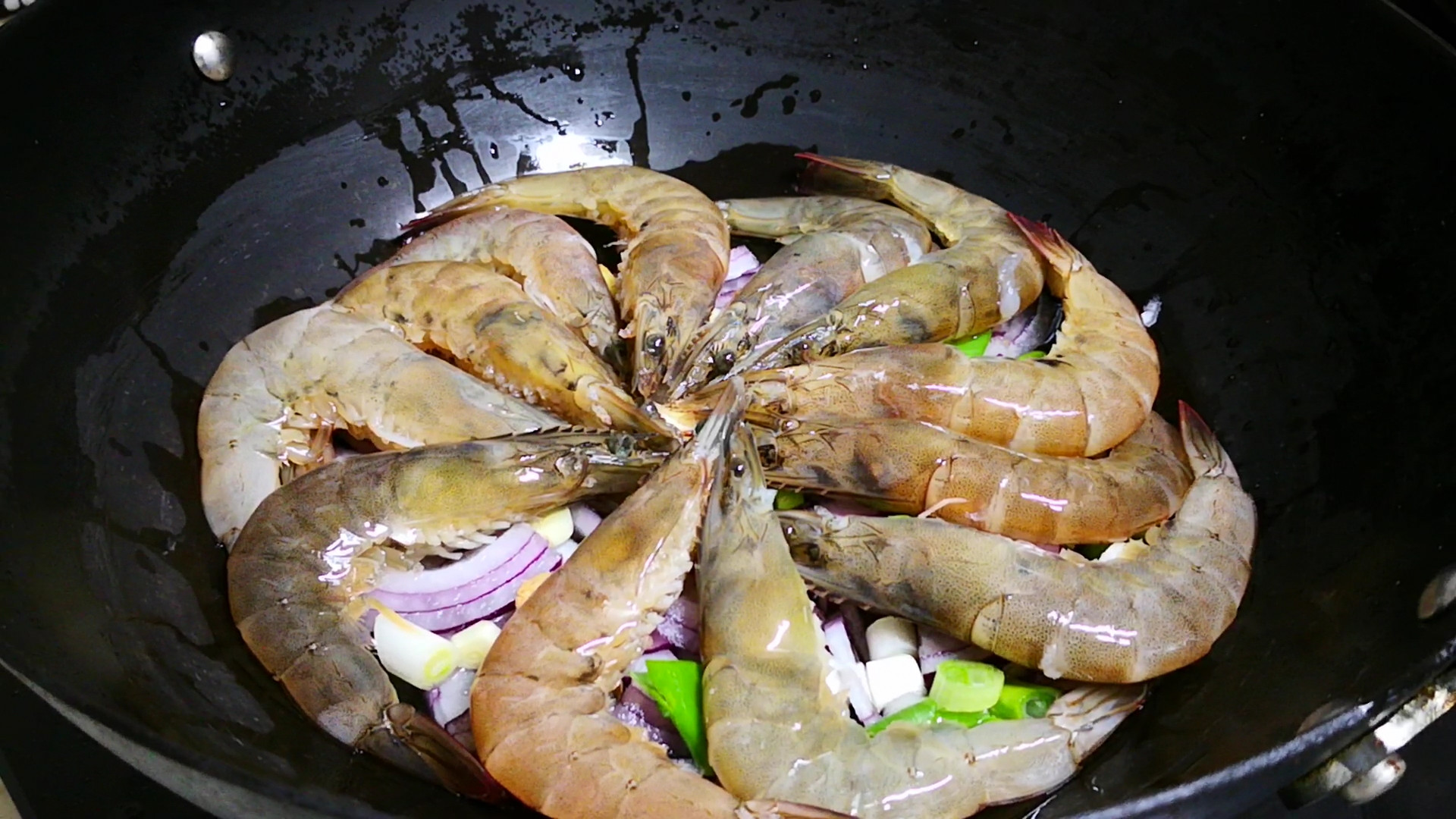 虾不放水怎么煮好吃,清水虾怎么做肉不散