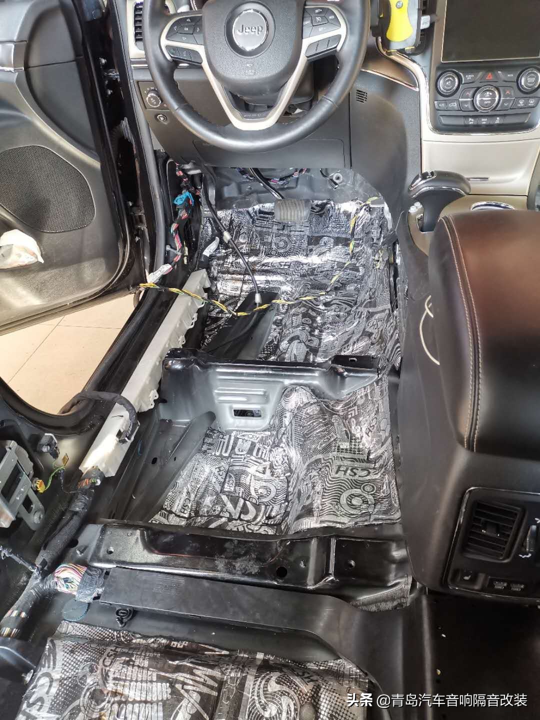 jeep切诺基音响改装,jeep隔音改装
