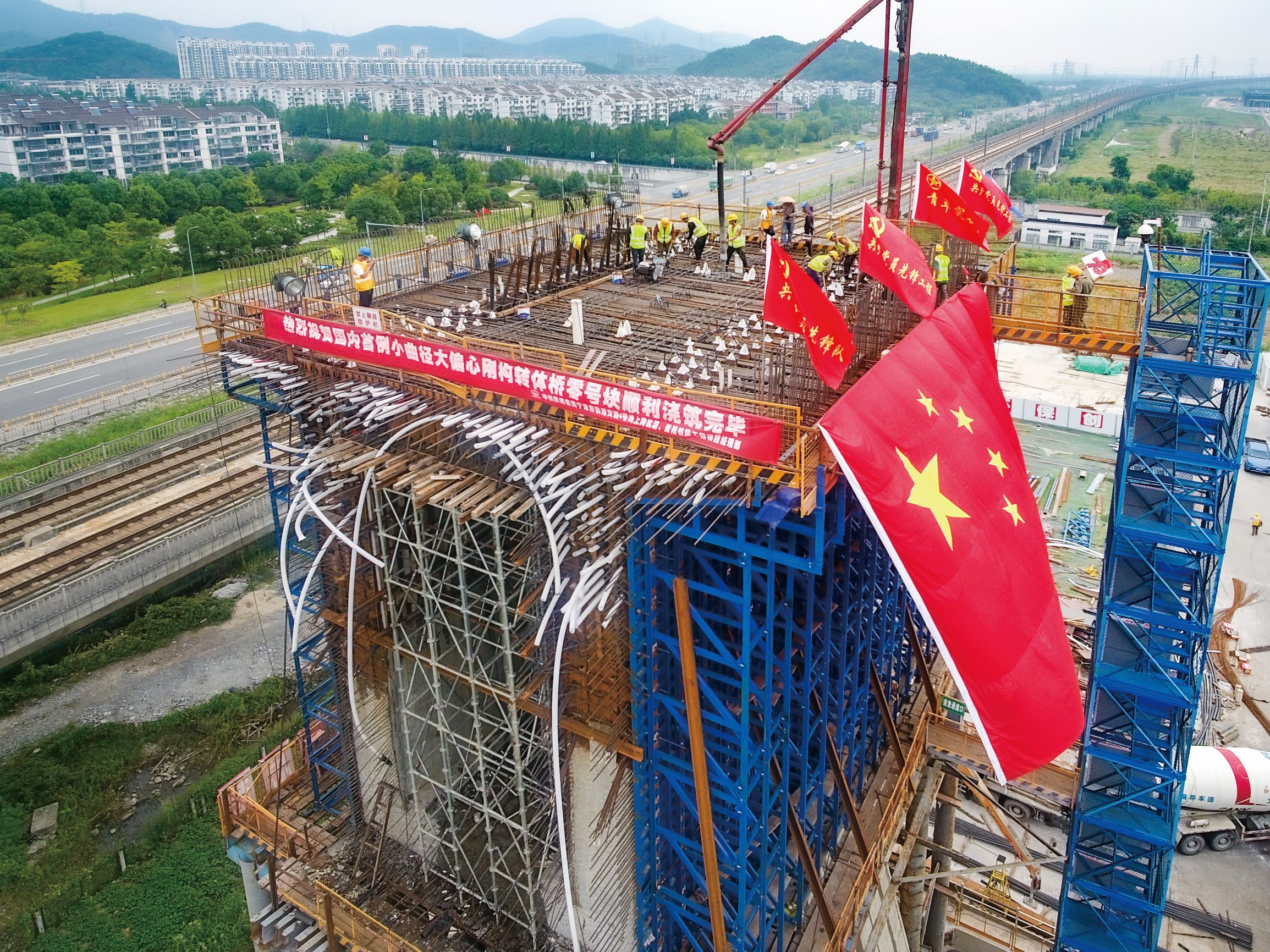 中铁四局智慧党建,党建四融入四促进