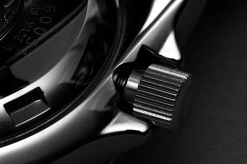 机械表摔了为啥不走了,机械表摔了一下不走了怎么回事