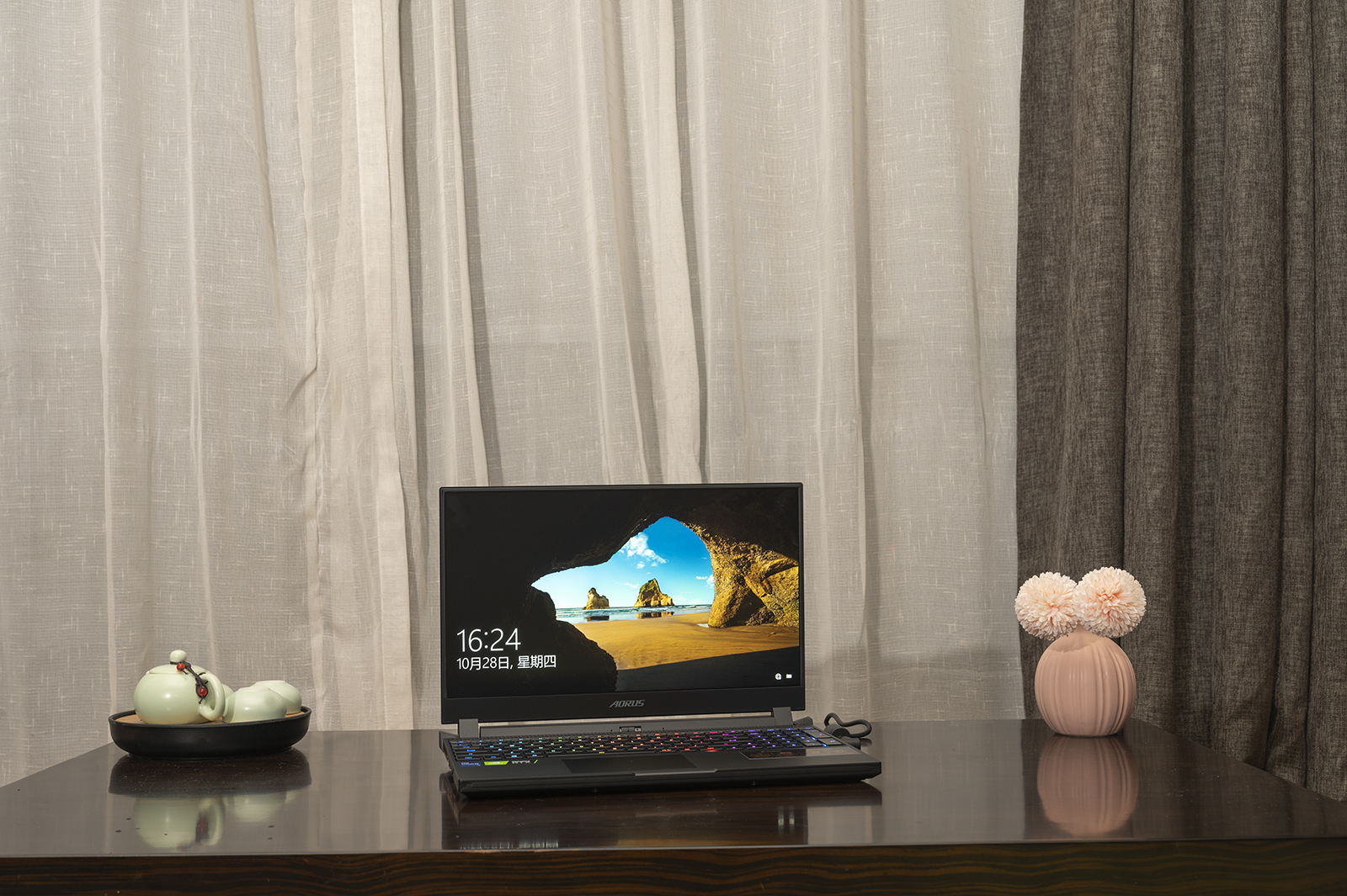 有雕牌游戏本，哪里都是电竞战场，值得游戏玩家背上的AORUS15PXD