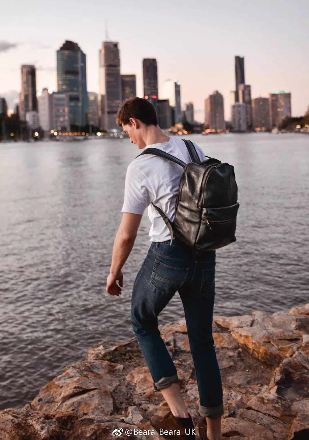 公认十大最好用的百元皮双肩包,10款值得入手的双肩包