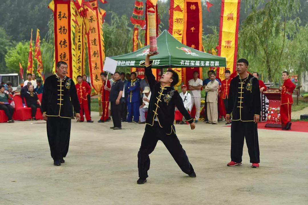 江湖卖药老头绝技,江湖打把式卖艺如何吆喝