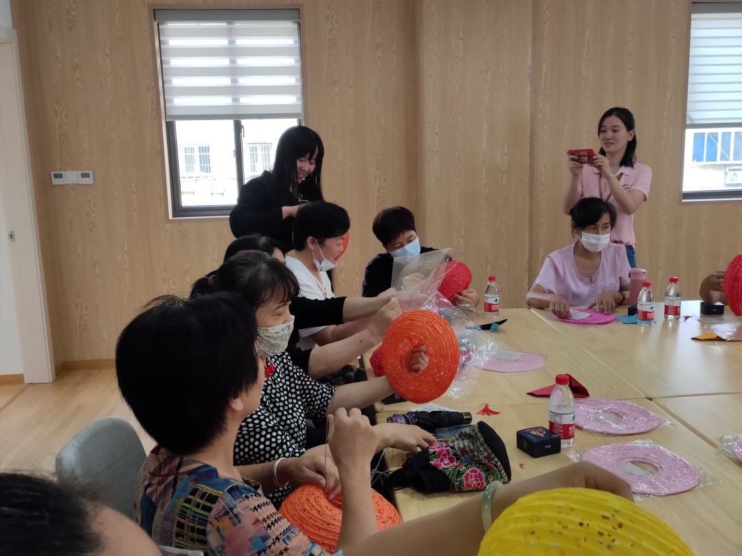 中秋遇上国庆手工花灯,中秋节亲手做一个玉兔花灯