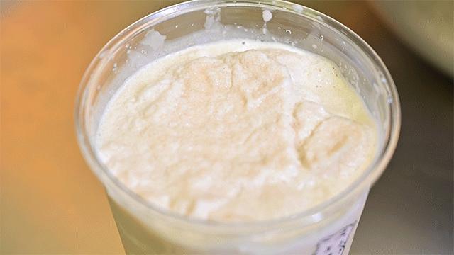 椰椰奶冻茶，会抖臀！1秒卖出1000+杯，有人开货拉拉来买…