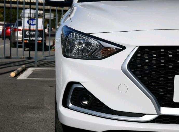 两万块的10款现代悦动值得买吗,现代悦动手动低配裸车报价