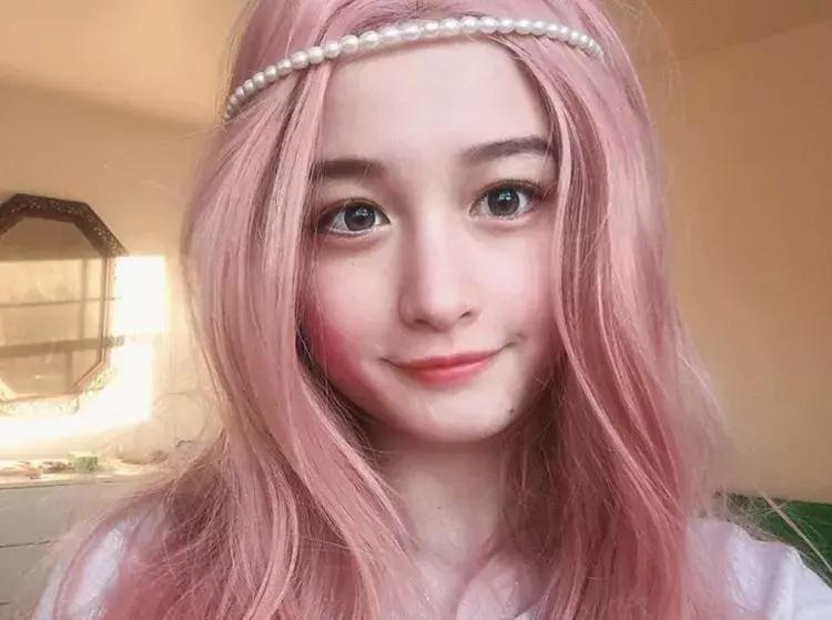 夸张发色弄什么造型,夸张的发色适合什么衣服