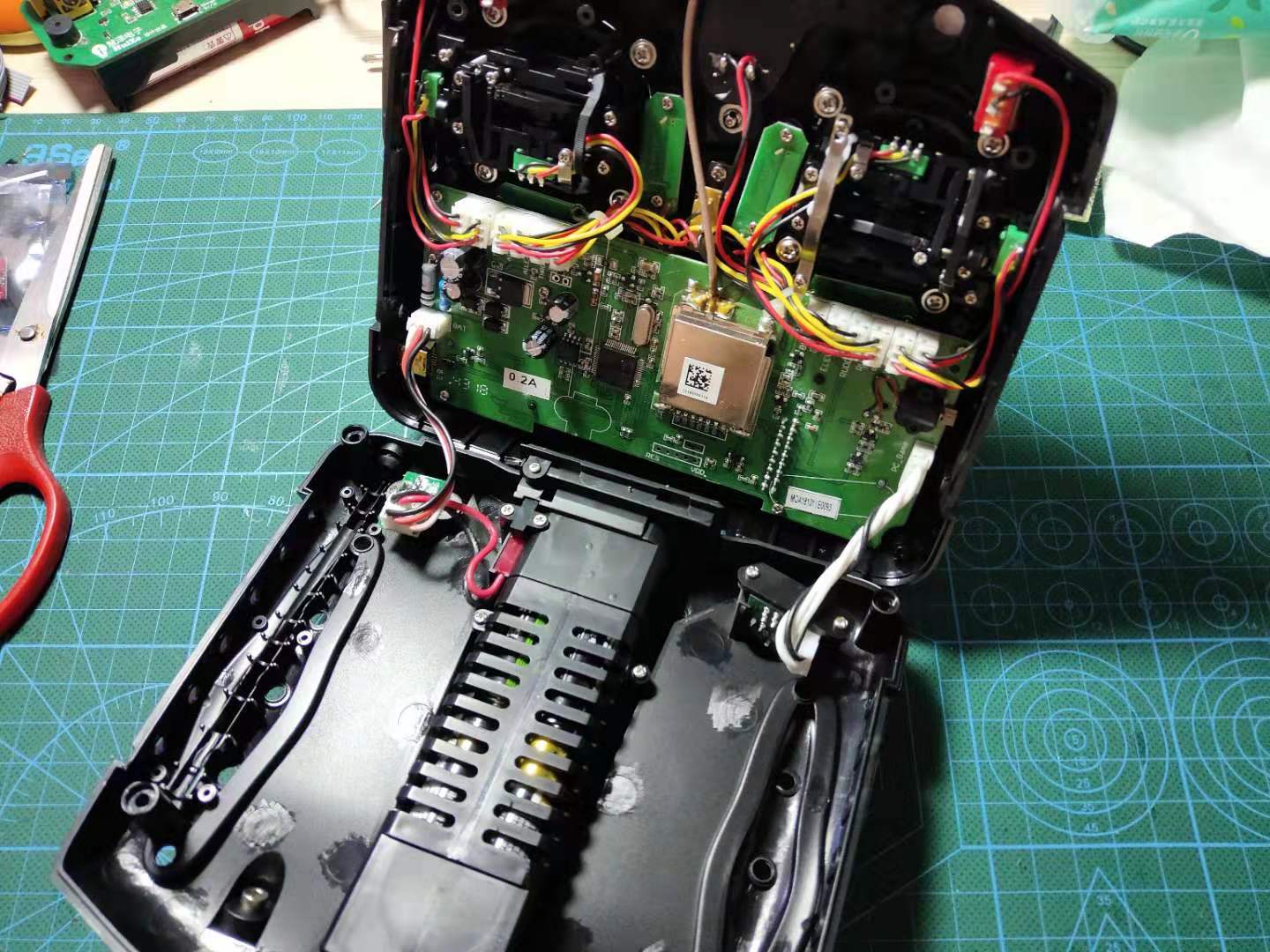 自制遥控飞机需要哪些材料,遥控飞机的遥控器自制