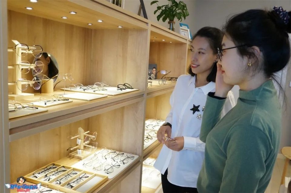 同样是眼镜工作室，凭什么这家值得朋友圈3000好友同时推荐？