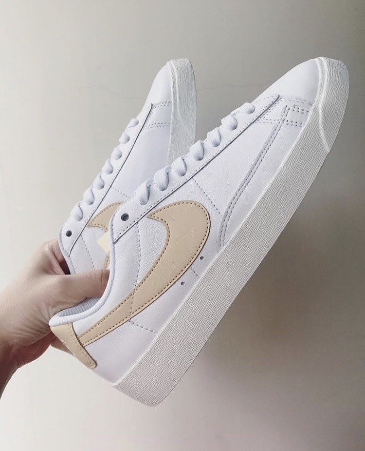 秋意・浓／9款网推最美大地、奶茶色球鞋　就是要当温柔小姐姐