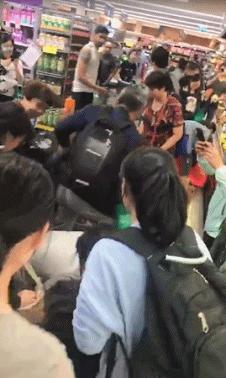 澳洲中国大妈抢奶粉,华人在国外抢奶粉