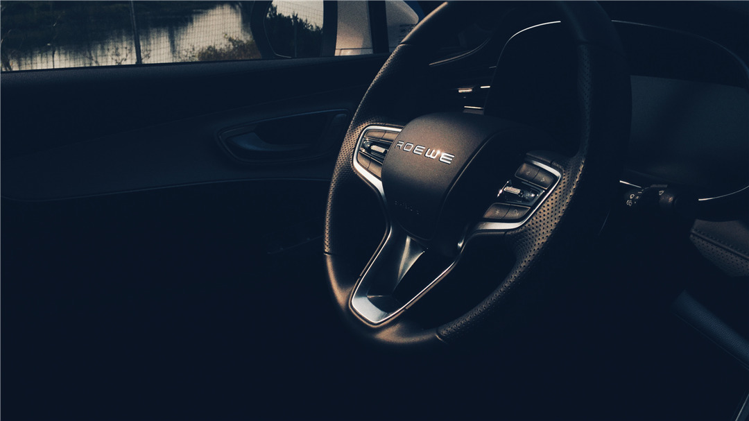 荣威rx5max豪华版功能详解,荣威rx5max试驾