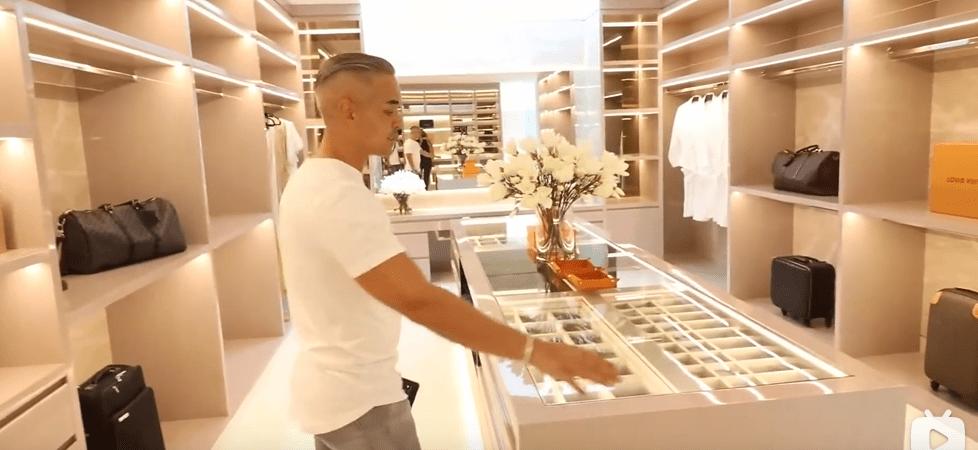 迪拜男子奋斗十年买下劳斯莱斯,迪拜小伙卖掉劳斯莱斯买法拉利