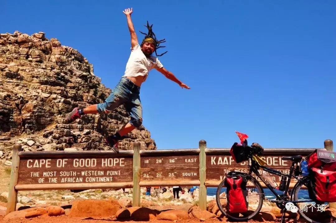 他骑行27个国家,他7年环游中国18万公里绕赤道4圈