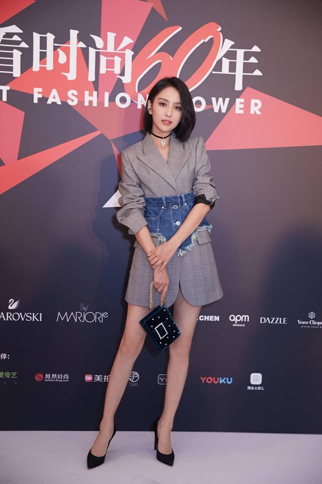 西装配裙子适合哪种发型,中长西装配什么裙子好看